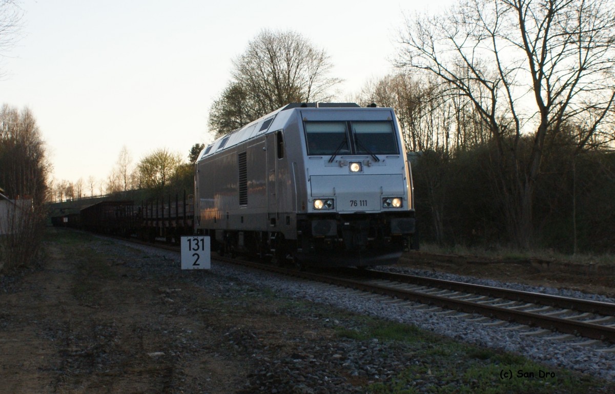 Stahlwerke Thüringen 76 111 mit einem Schrottzug am 21.04.15 in Seußen